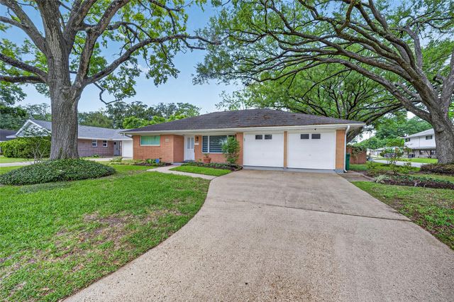 11226 Huggins Drive, Houston, TX 77035