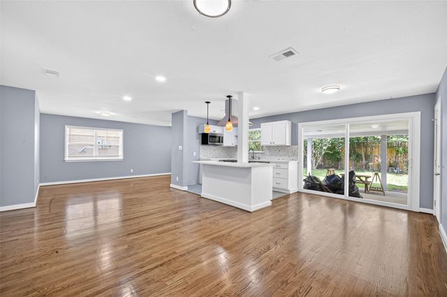 11226 Huggins Drive, Houston, TX 77035