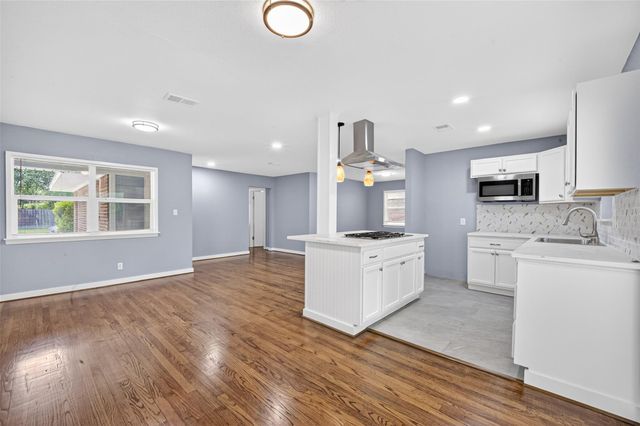 11226 Huggins Drive, Houston, TX 77035