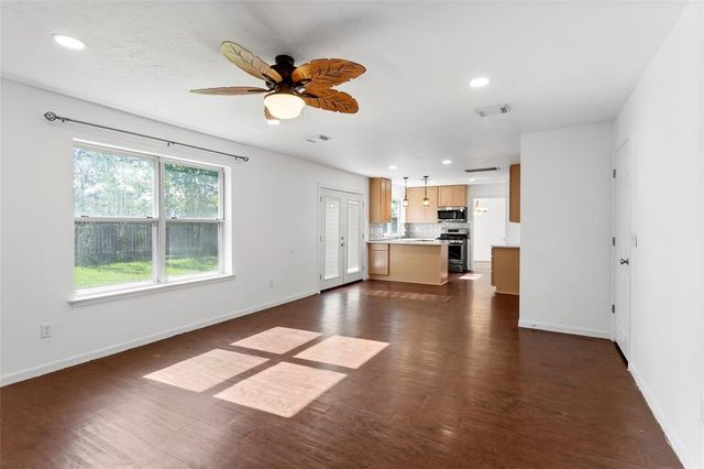 3915 Ashwood Drive, Pearland, TX 77584