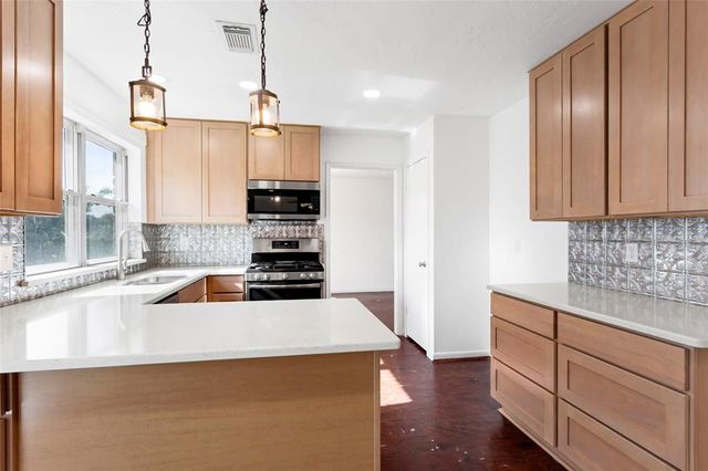 3915 Ashwood Drive, Pearland, TX 77584