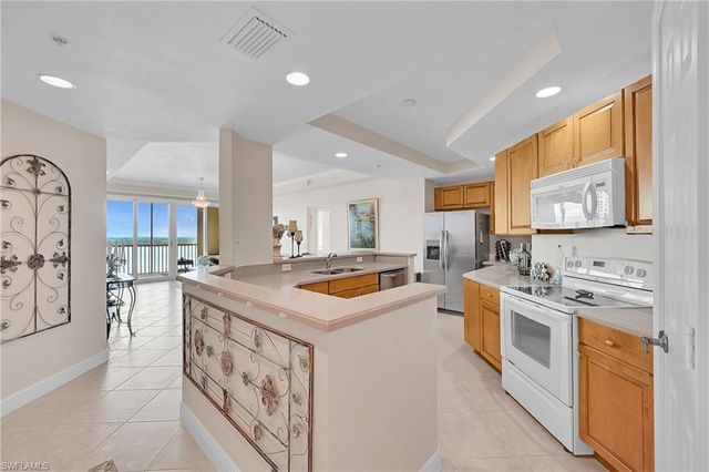 2743 1st ST # 2404, Fort Myers, FL 33916