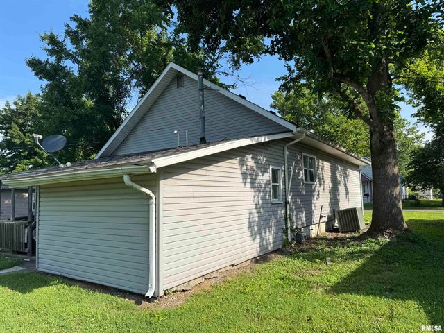 1420 W CHERRY Street, Herrin, IL 61948