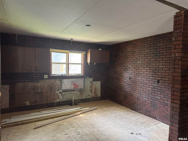 1420 W CHERRY Street, Herrin, IL 61948