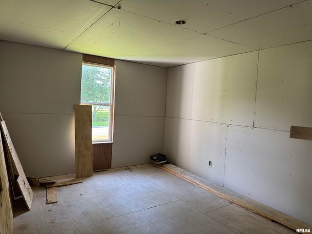 1420 W CHERRY Street, Herrin, IL 61948