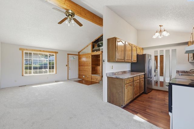 702 W 36th Place, Kennewick, WA 99337