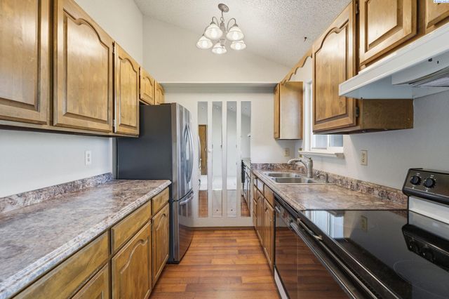 702 W 36th Place, Kennewick, WA 99337