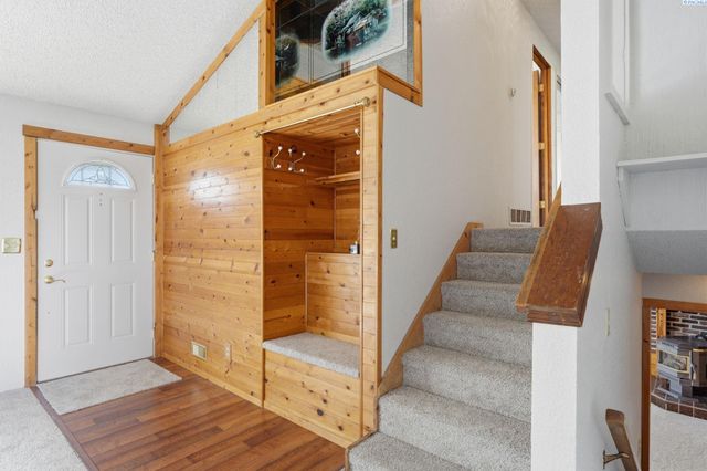 702 W 36th Place, Kennewick, WA 99337