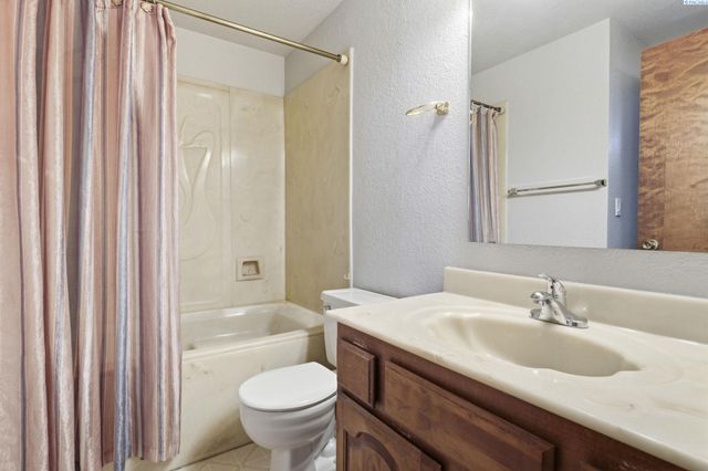 702 W 36th Place, Kennewick, WA 99337