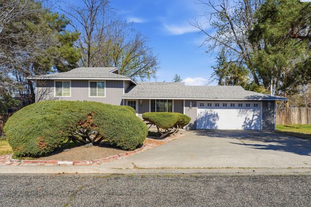 702 W 36th Place, Kennewick, WA 99337