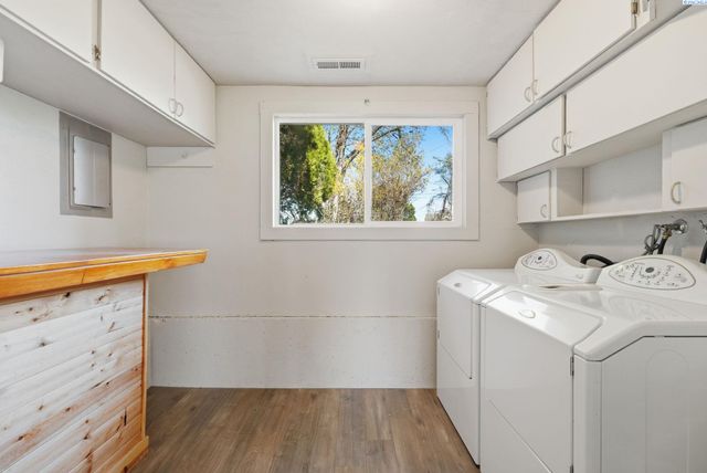 702 W 36th Place, Kennewick, WA 99337