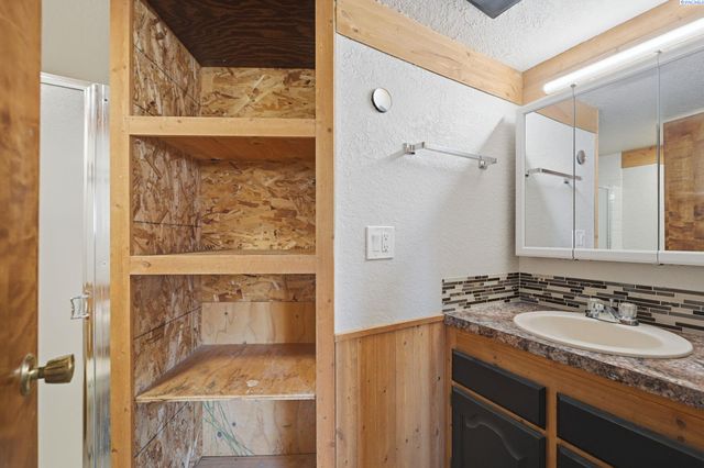 702 W 36th Place, Kennewick, WA 99337