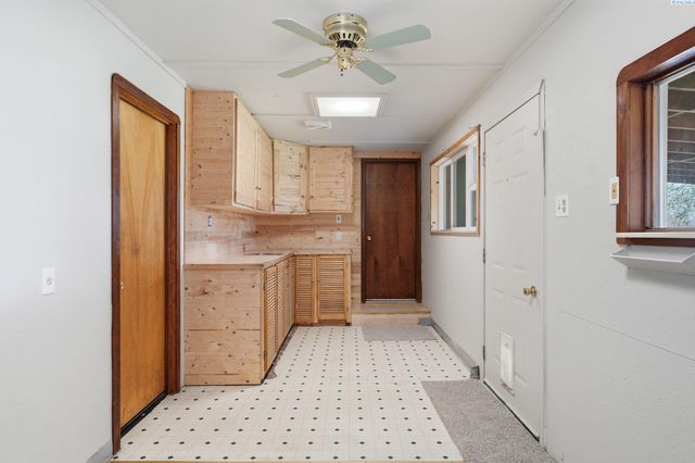 702 W 36th Place, Kennewick, WA 99337