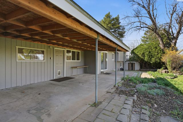 702 W 36th Place, Kennewick, WA 99337