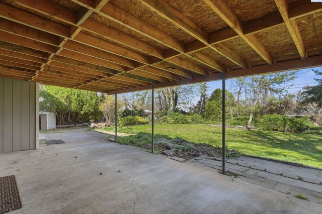 702 W 36th Place, Kennewick, WA 99337