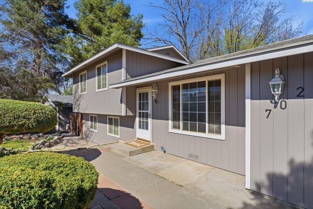 702 W 36th Place, Kennewick, WA 99337