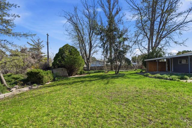 702 W 36th Place, Kennewick, WA 99337