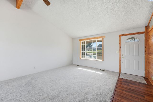 702 W 36th Place, Kennewick, WA 99337