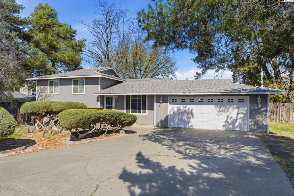 702 W 36th Place, Kennewick, WA 99337