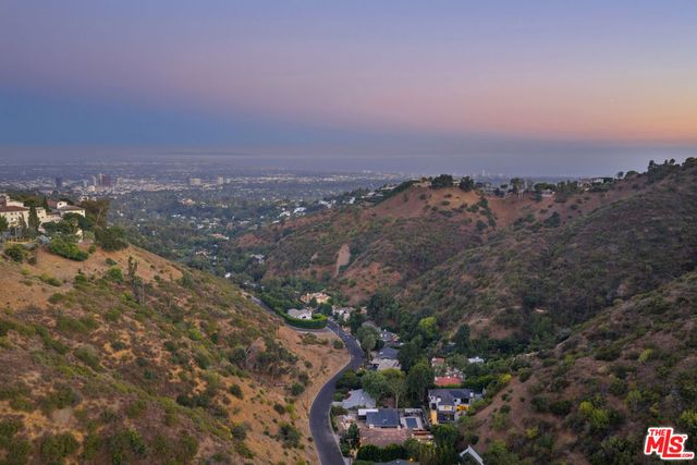 1571 N Bundy Drive, Los Angeles, CA 90049