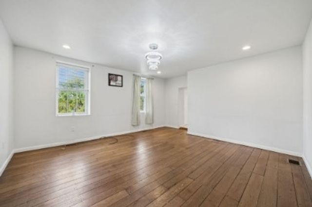 8113 State Route 22, New Alexandria, PA 15670