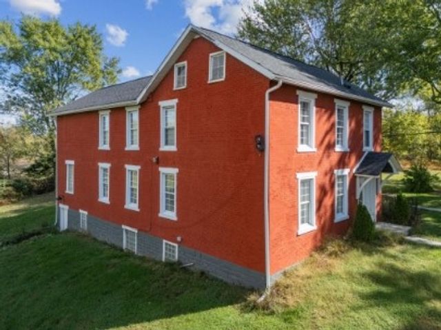 8113 State Route 22, New Alexandria, PA 15670