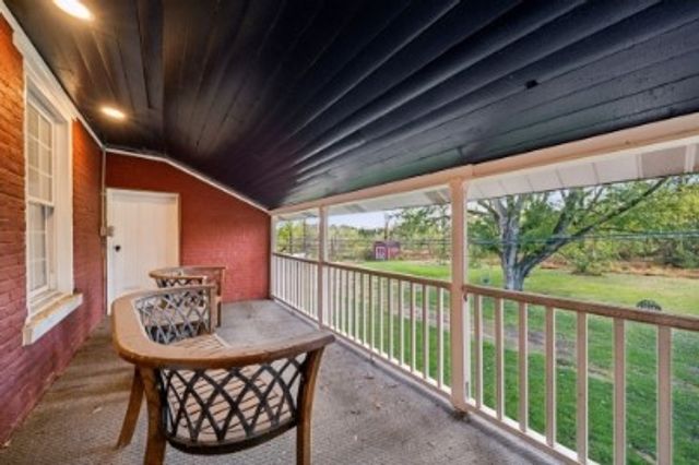 8113 State Route 22, New Alexandria, PA 15670