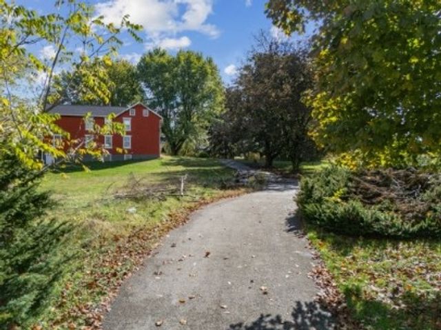 8113 State Route 22, New Alexandria, PA 15670