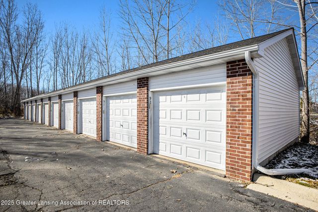 105 Carom Circle, Mason, MI 48854