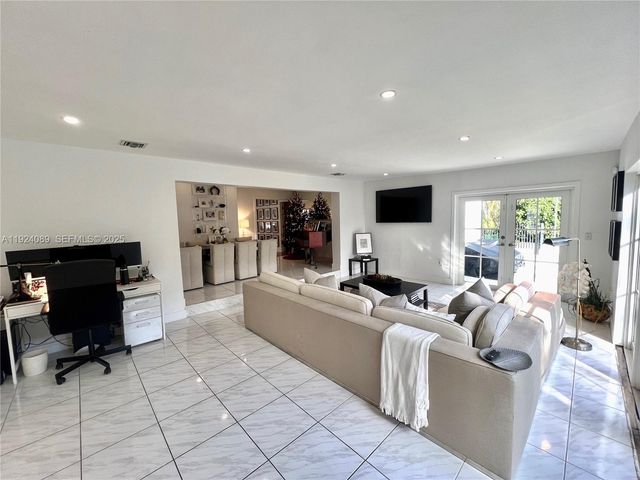 1558 Sevilla Ave, Coral Gables, FL 33134