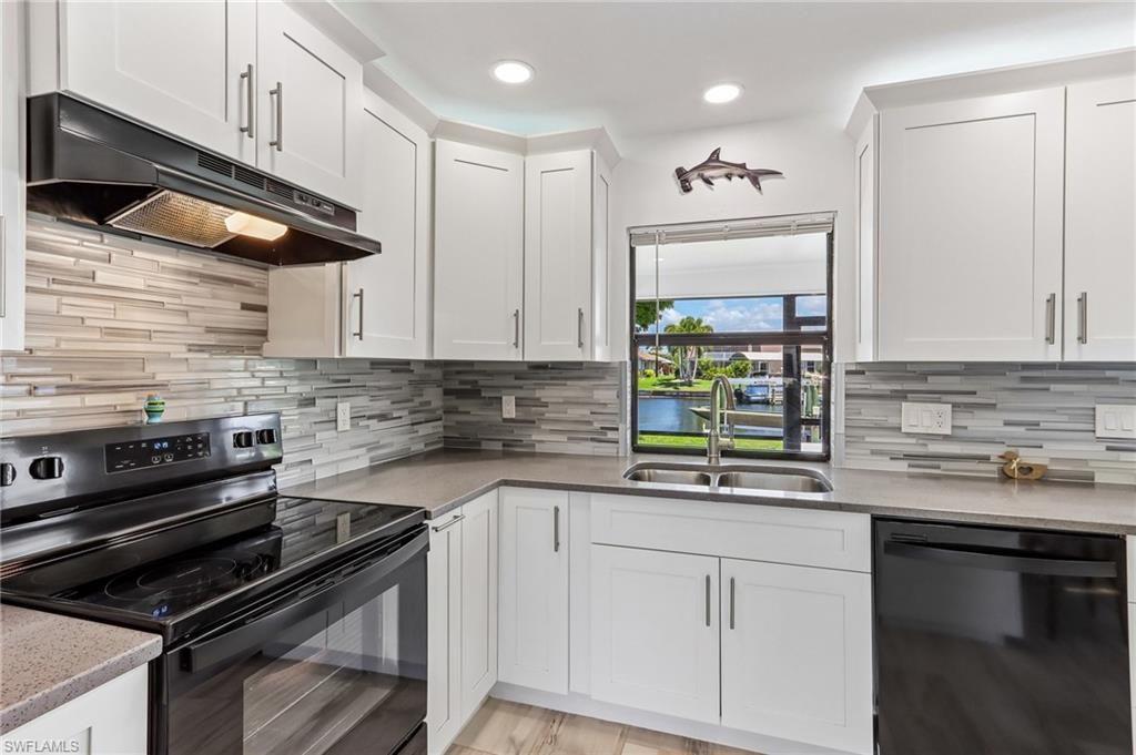 Image 10 of property listing at 2609 SW 37th ST, Cape Coral, FL 33914