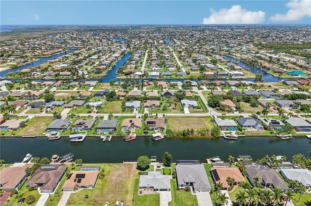 Image 36 of property listing at 2609 SW 37th ST, Cape Coral, FL 33914