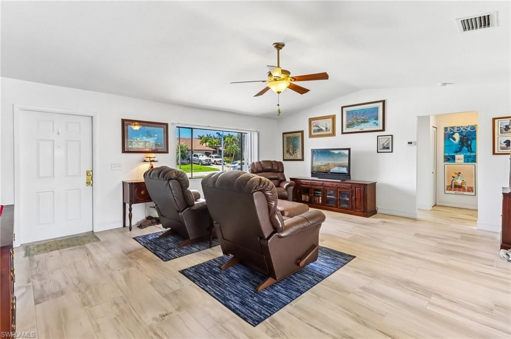 Image 4 of property listing at 2609 SW 37th ST, Cape Coral, FL 33914