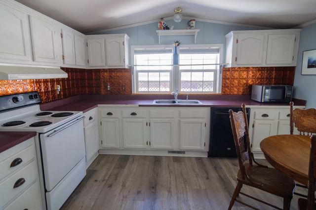 16 Brown Drive, Hinsdale, NH 03451