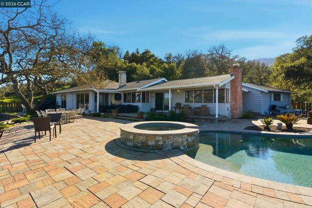 300 Oak View Ter, Danville, CA 94526