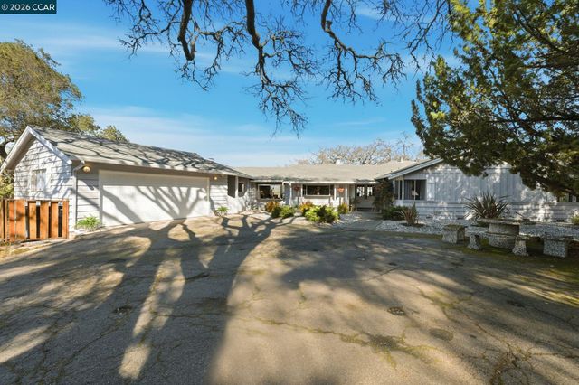 300 Oak View Ter, Danville, CA 94526