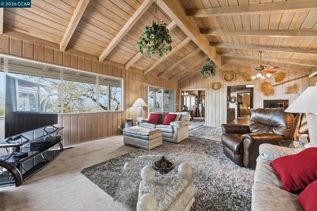 300 Oak View Ter, Danville, CA 94526