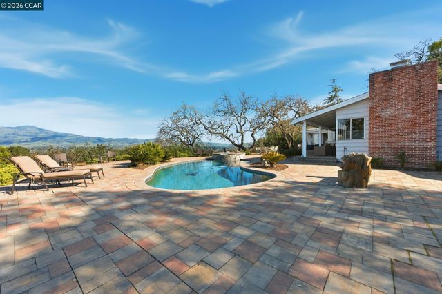 300 Oak View Ter, Danville, CA 94526