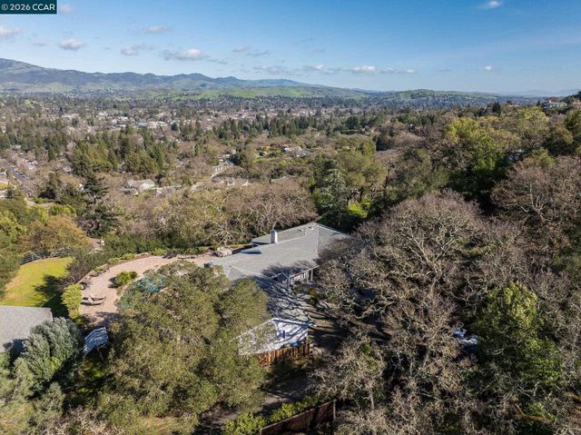 300 Oak View Ter, Danville, CA 94526