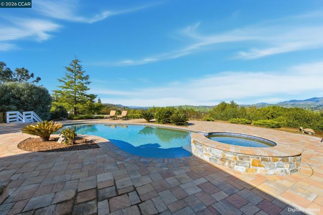 300 Oak View Ter, Danville, CA 94526