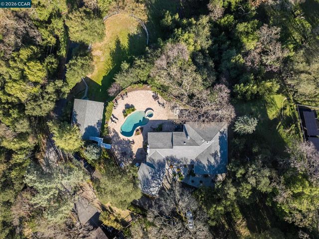 300 Oak View Ter, Danville, CA 94526