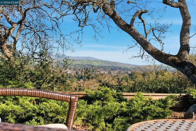 300 Oak View Ter, Danville, CA 94526