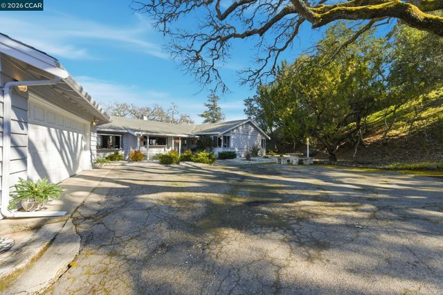 300 Oak View Ter, Danville, CA 94526