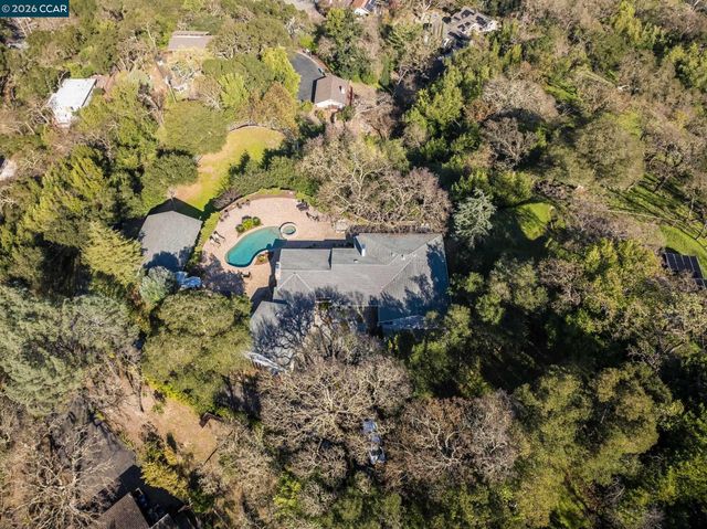 300 Oak View Ter, Danville, CA 94526