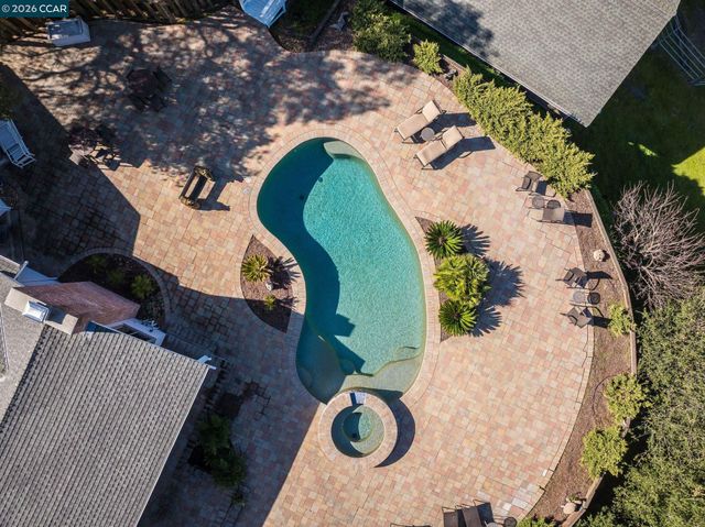 300 Oak View Ter, Danville, CA 94526