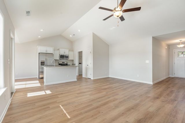 913 Woodside Dr., Conway, SC 29526