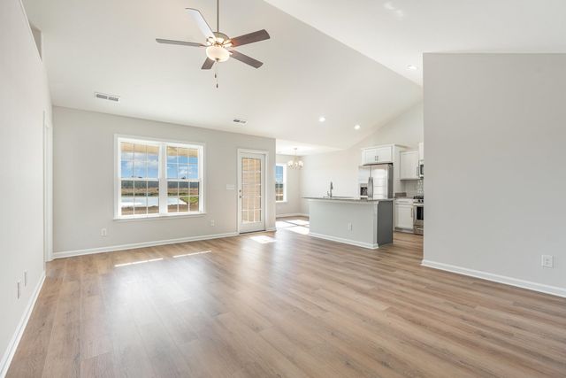 913 Woodside Dr., Conway, SC 29526