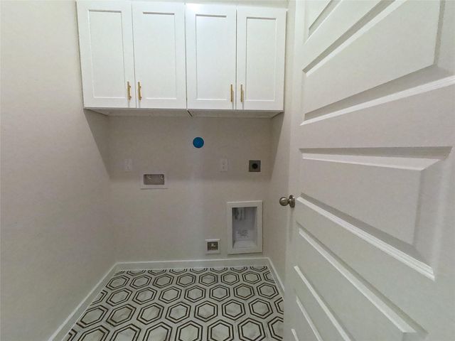 8323 Amber Summit Lane, Angleton, TX 77515