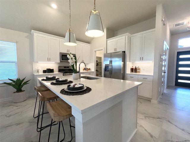 8323 Amber Summit Lane, Angleton, TX 77515