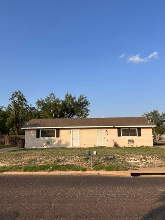 Image 1 of property listing at 2502 Pecan Street, San Angelo, TX 76903